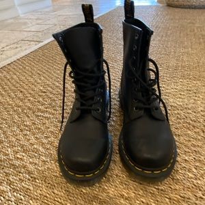 Dr. Martens WORN ONCE LIKE BRAND NEW SIZE 9 ladies.